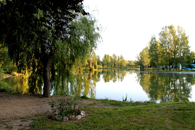 Le plan d’eau et son étang