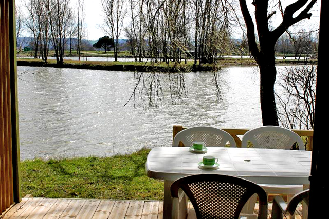 Vue sur l'étang de Damiatte