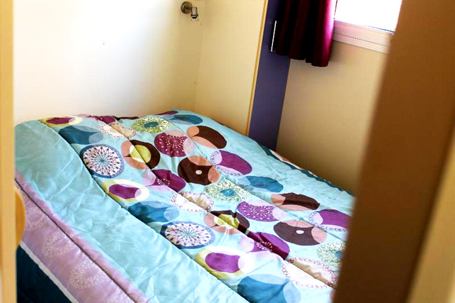 Chambre du chalet avec lit double 