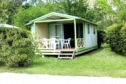 Chalet 5 places et sa terrasse en bois Chalet 5 places et sa terrasse en bois