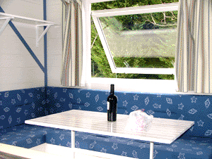 Banquette et table du mobilhome