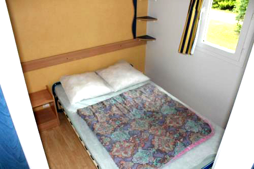 Lit double du mobilhome 4 places Lit double du mobilhome 4 places
